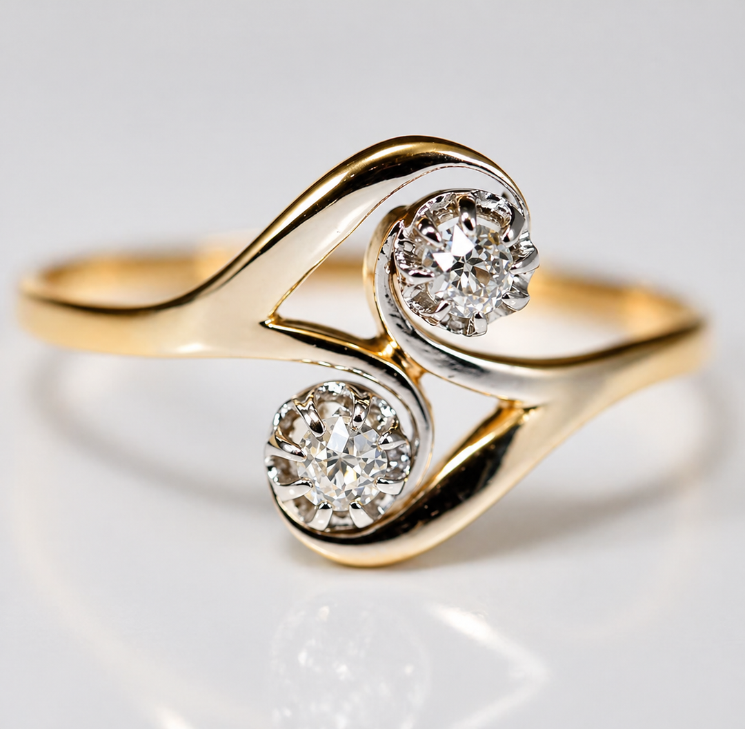 Vintage Wavy Gold Zirconia Ring
